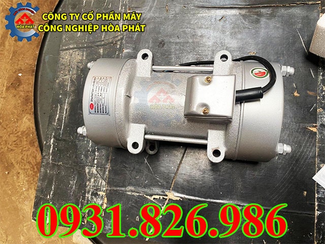 Đầm bàn, đầm rung bê tông hàng sẵn kho Hòa Phát.