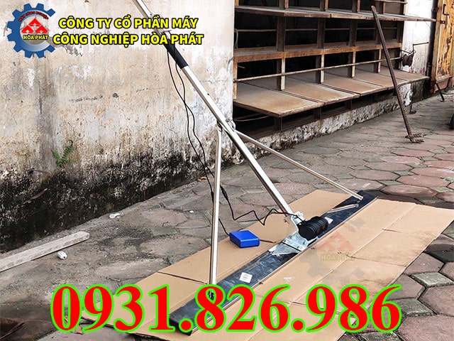 Đầm thước bê tông sạc pin cầm tay siêu phẳng hiểu quả.